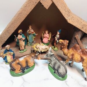 Vintage 11-piece Depose Italy Nativity Scene Figurines with Stable